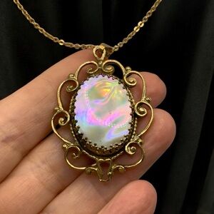 Vintage Gold Tone and Mother of Pearl Pendant Necklace